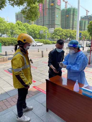 積極聯(lián)動夏家沖社區(qū)  服務(wù)居民核酸檢測