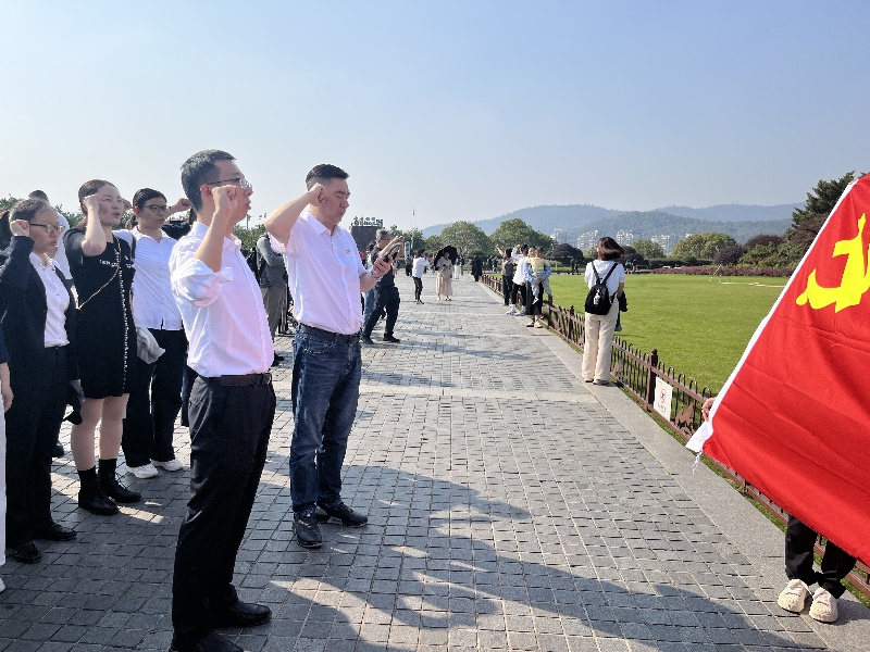 “追尋偉人足跡 傳承革命精神”——中共中南建設(shè)集團有限公司機關(guān)二支部、機關(guān)四支部聯(lián)合開展主題黨日活動